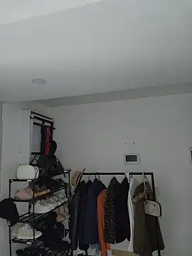 Jhonyblack 1 online show from April 13, 2026, 2:43 pm