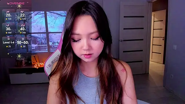 Fluffy Rose online show from December 3, 2025, 2:49 pm