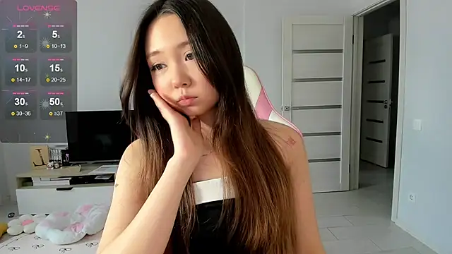 Snapshot of Fluffy_Rose chatting on April 24, 2026, 4:14 am Fluffy Rose online show from April 24, 2026, 4:14 am