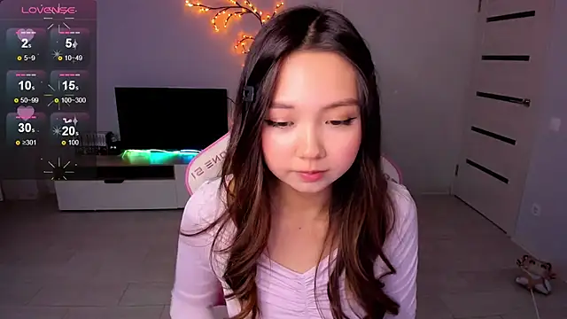 Snapshot of Fluffy_Rose chatting on October 1, 2025, 11:47 am Fluffy Rose online show from October 1, 2025, 11:47 am