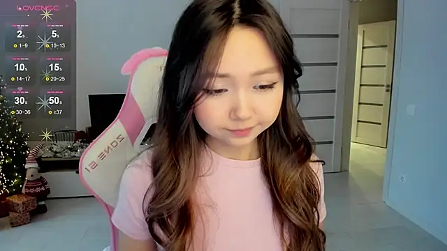 Fluffy Rose online show from December 16, 2025, 3:22 am