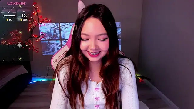 Snapshot of Fluffy_Rose chatting on November 1, 2025, 11:42 pm Fluffy Rose online show from November 1, 2025, 11:42 pm