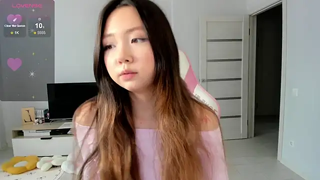 Fluffy Rose online show from April 7, 2026, 3:19 am