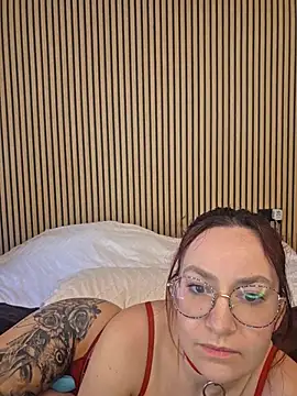 ladoucedu34 online show from April 4, 2026, 3:07 pm