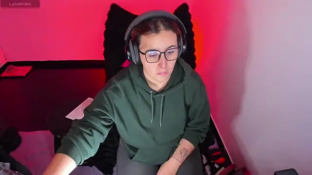 bonnie moon  online show from February 6, 2026, 8:27 pm