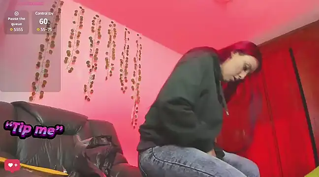 bonnie moon  online show from December 18, 2024, 11:08 pm