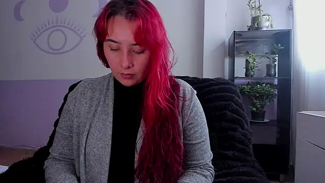 bonnie moon  online show from October 31, 2025, 4:25 pm