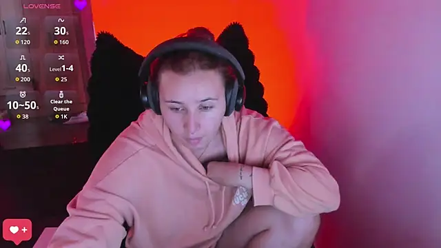 bonnie moon  online show from February 25, 2026, 6:08 pm