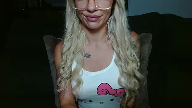 Snapshot of JuicyJanexo chatting on June 2, 2026, 4:12 am JuicyJanexo online show from June 2, 2026, 4:12 am