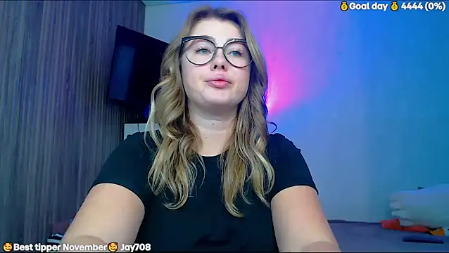 SuchCute online show from November 23, 2025, 3:05 am