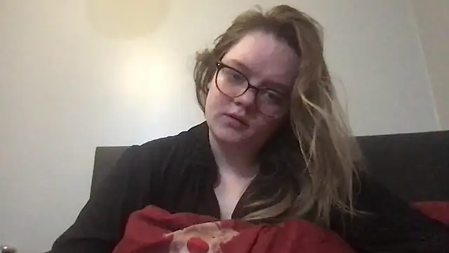 honeyyy24 online show from December 4, 2025, 3:44 pm