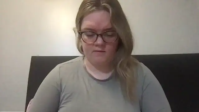 honeyyy24 online show from March 8, 2026, 2:31 pm