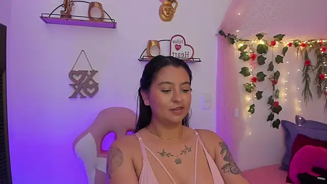 Snapshot of Sweet_Chloe06 chatting on February 4, 2025, 4:39 pm Sweet Chloe06 online show from February 4, 2025, 4:39 pm