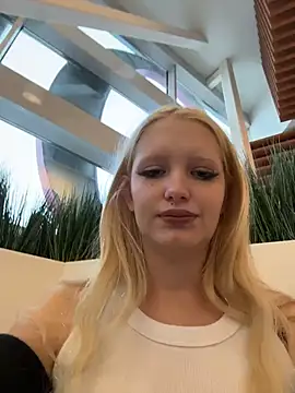 Snapshot of Milkyy_wway chatting on February 17, 2026, 7:27 am Milkyy wway online show from February 17, 2026, 7:27 am