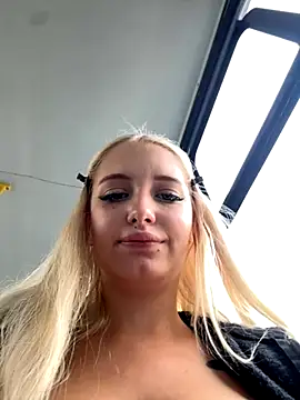 Snapshot of Milkyy_wway chatting on September 26, 2025, 7:37 am Milkyy wway online show from September 26, 2025, 7:37 am
