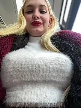 Snapshot of Milkyy_wway chatting on February 19, 2025, 10:45 am Milkyy wway online show from February 19, 2025, 10:45 am