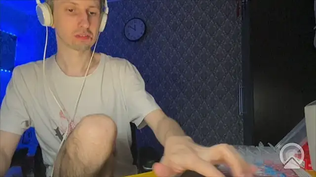 Aki-Laky online show from April 8, 2026, 6:53 pm