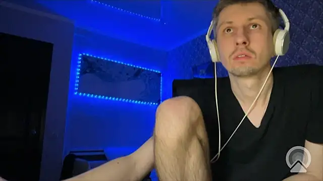 Aki-Laky online show from December 15, 2025, 7:31 pm