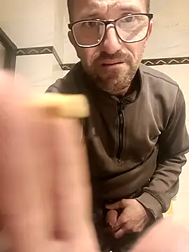 Snapshot of Porco81cazzo chatting on December 3, 2025, 3:33 pm Porco81cazzo online show from December 3, 2025, 3:33 pm