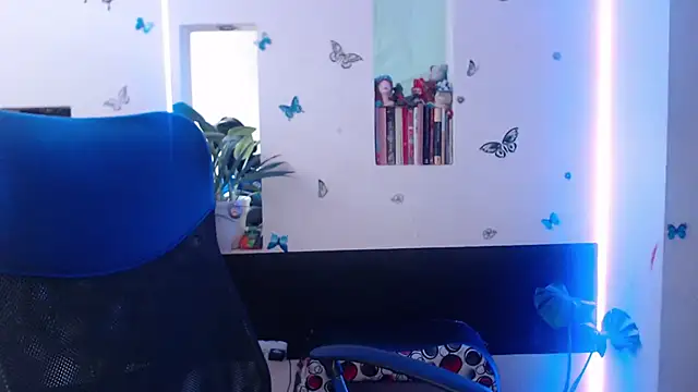 Snapshot of Lia-mitch chatting on December 18, 2025, 7:18 pm Lia-mitch online show from December 18, 2025, 7:18 pm