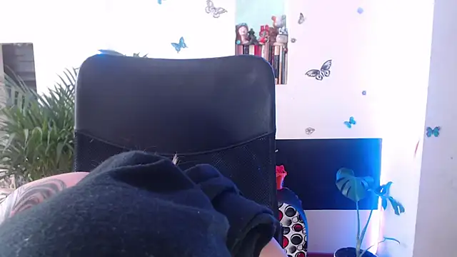 Snapshot of Lia-mitch chatting on November 12, 2025, 7:29 pm Lia-mitch online show from November 12, 2025, 7:29 pm