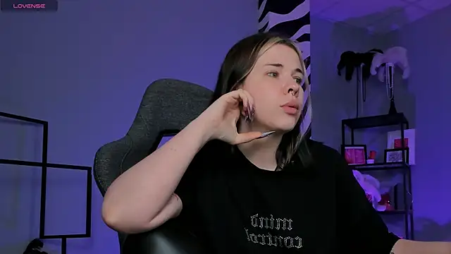 AliceSunday online show from November 24, 2025, 2:22 am