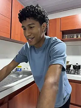 Snapshot of Masterikee chatting on December 22, 2025, 2:22 am Masterikee online show from December 22, 2025, 2:22 am