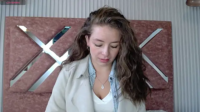  isaabellaa online show from March 29, 2026, 1:02 pm