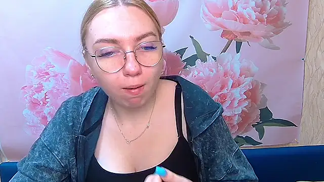 BeatriceFly online show from September 15, 2025, 5:41 am