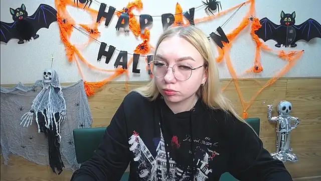 BeatriceFly online show from October 21, 2025, 12:48 pm