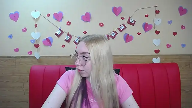 BeatriceFly online show from March 13, 2025, 9:10 am