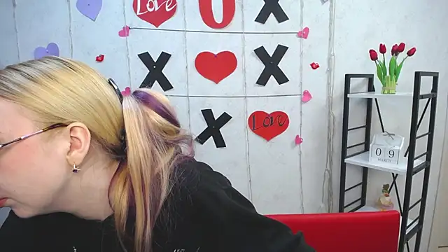 BeatriceFly online show from March 10, 2025, 9:34 am