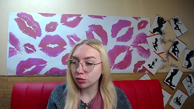 BeatriceFly online show from September 18, 2025, 1:03 pm