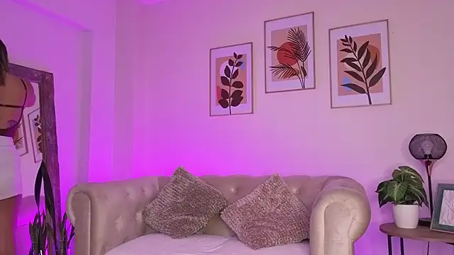 DahianaWalcott online show from February 25, 2026, 10:31 pm