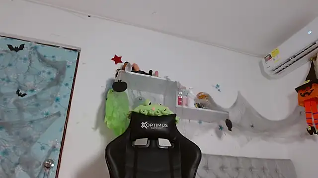 miss valery2 online show from October 28, 2025, 4:13 am