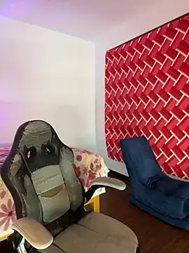 emiily15   online show from October 2, 2025, 7:17 pm