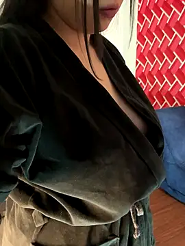 emiily15   online show from November 18, 2025, 6:22 pm