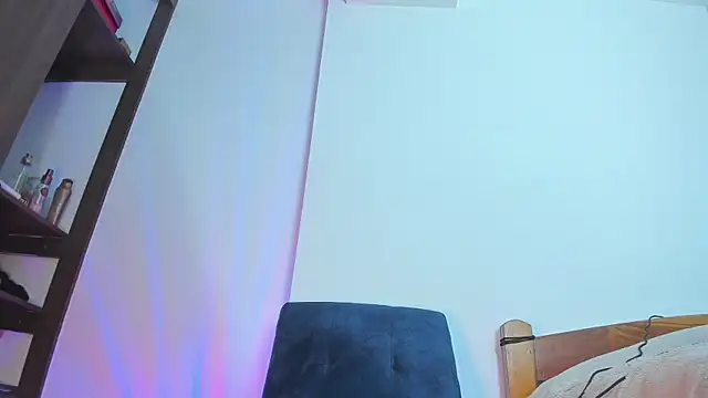 emiily15   online show from March 1, 2025, 4:47 am