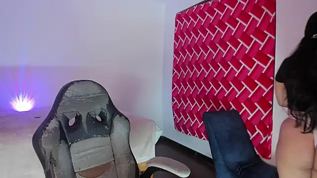 emiily15   online show from January 8, 2026, 7:09 pm