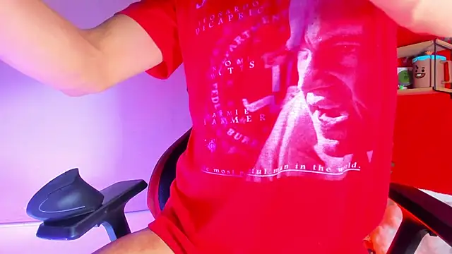 LilOwen  online show from April 16, 2026, 9:39 pm