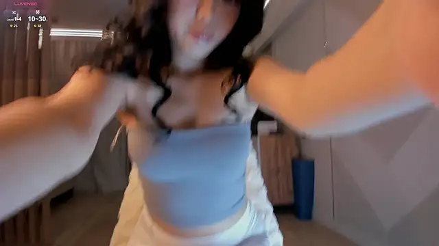 nacumi mi online show from October 29, 2025, 2:16 pm