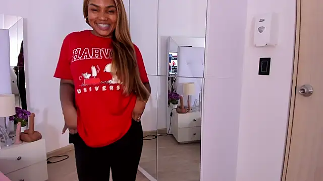 Isla Scott online show from November 17, 2025, 11:25 am