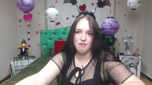 IsabelBlackberry online show from October 31, 2025, 6:10 am