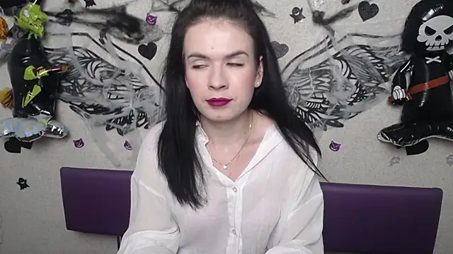 JasmineKouch online show from November 1, 2025, 6:35 pm