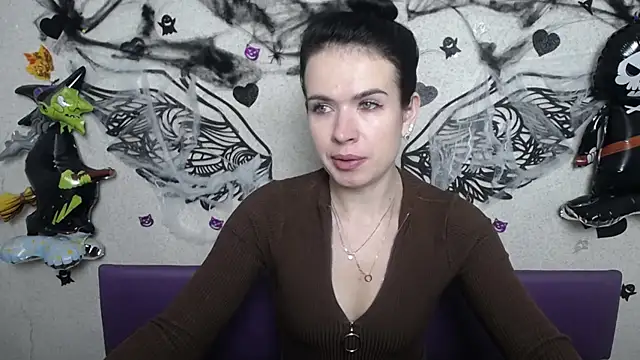 JasmineKouch online show from November 12, 2025, 6:34 pm