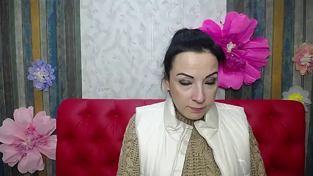 Snapshot of ElizabethSho chatting on February 5, 2026, 8:48 pm ElizabethSho online show from February 5, 2026, 8:48 pm