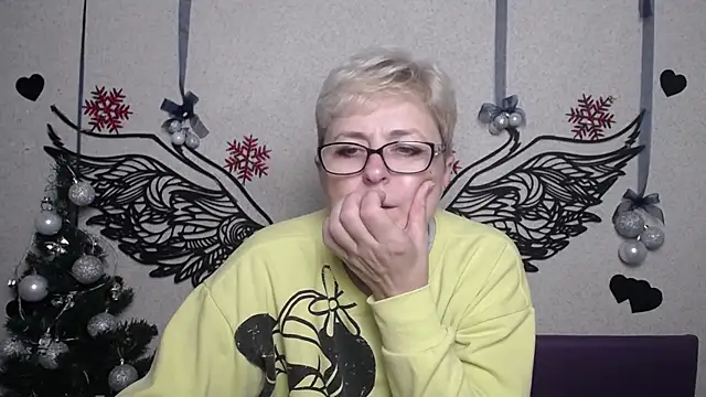 EmiliaGree online show from December 14, 2025, 6:02 pm