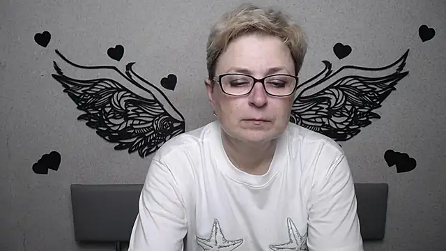Snapshot of EmiliaGree chatting on May 20, 2026, 5:10 pm EmiliaGree online show from May 20, 2026, 5:10 pm