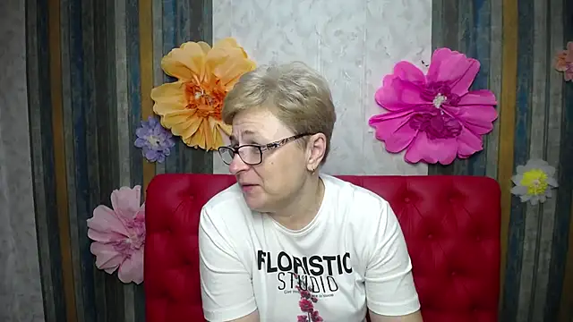 Snapshot of EmiliaGree chatting on May 9, 2026, 5:05 pm EmiliaGree online show from May 9, 2026, 5:05 pm