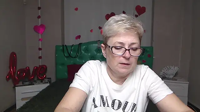 EmiliaGree online show from December 2, 2025, 6:20 pm